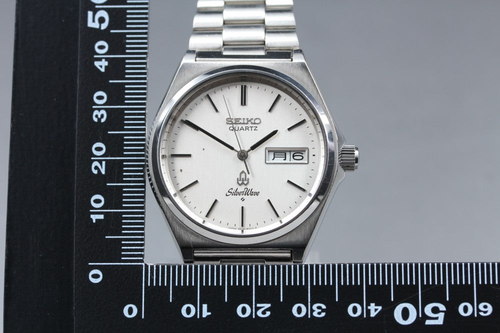 SEIKO SilverWave 8229-8000 Silver Quartz 33.5mm Men's Watch 1982