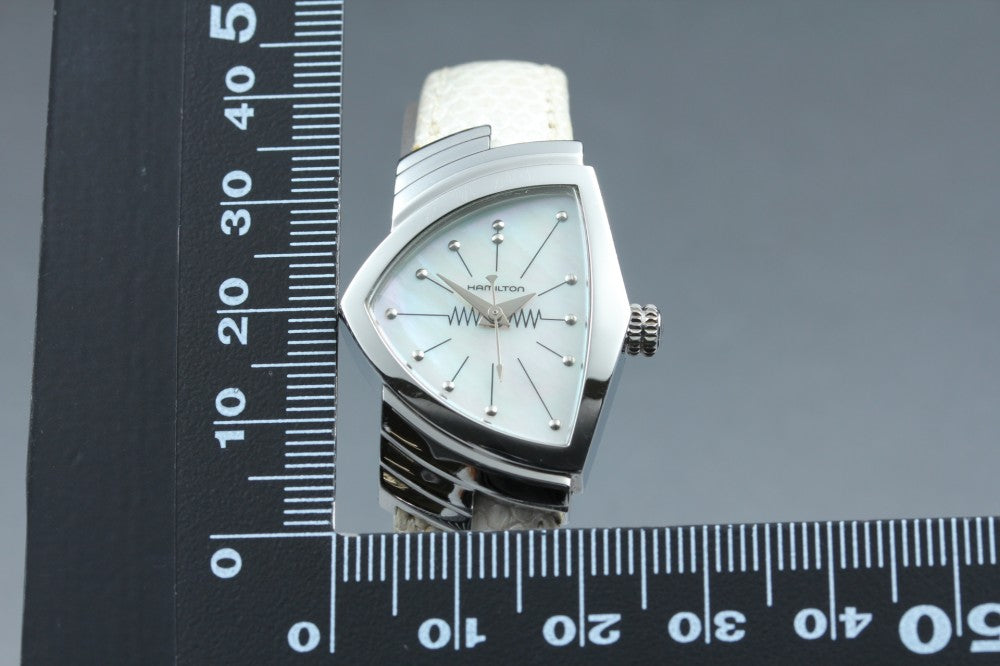 Near MINT HAMILTON Ventura H242111 White Mother of Pearl Quartz 24mm Ladies Watch