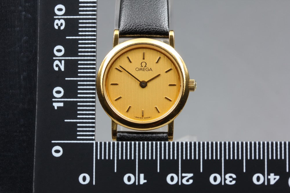 Near MINT OMEGA De Ville 595.0097.2 Gold Quartz 21.8mm Ladies Watch