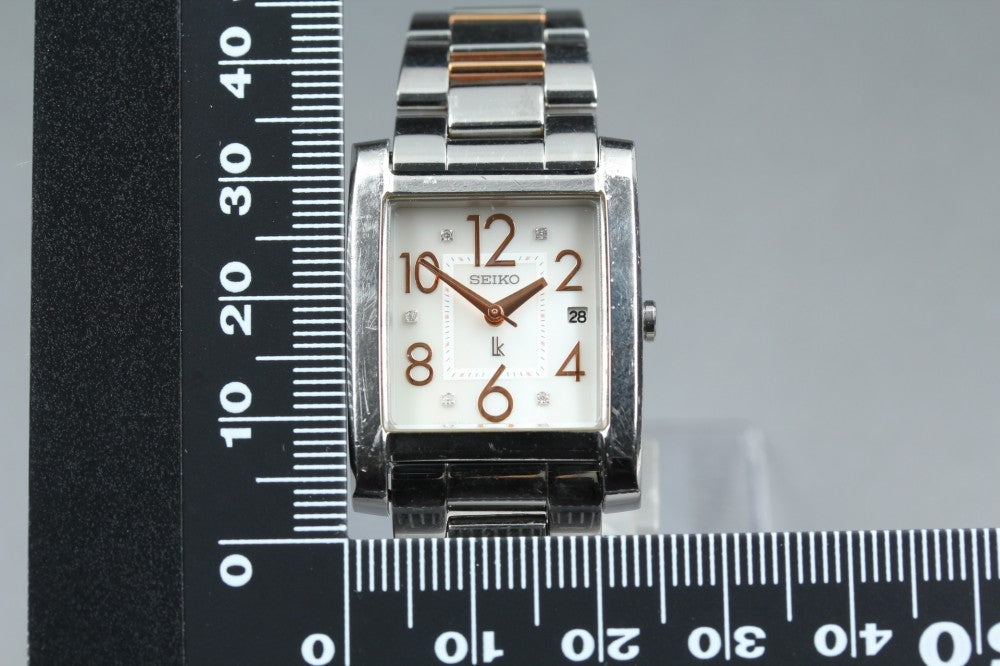Near MINT SEIKO LUKIA 7N82-0DK0 Mother of Pearl Quartz 24mm Ladies Watch
