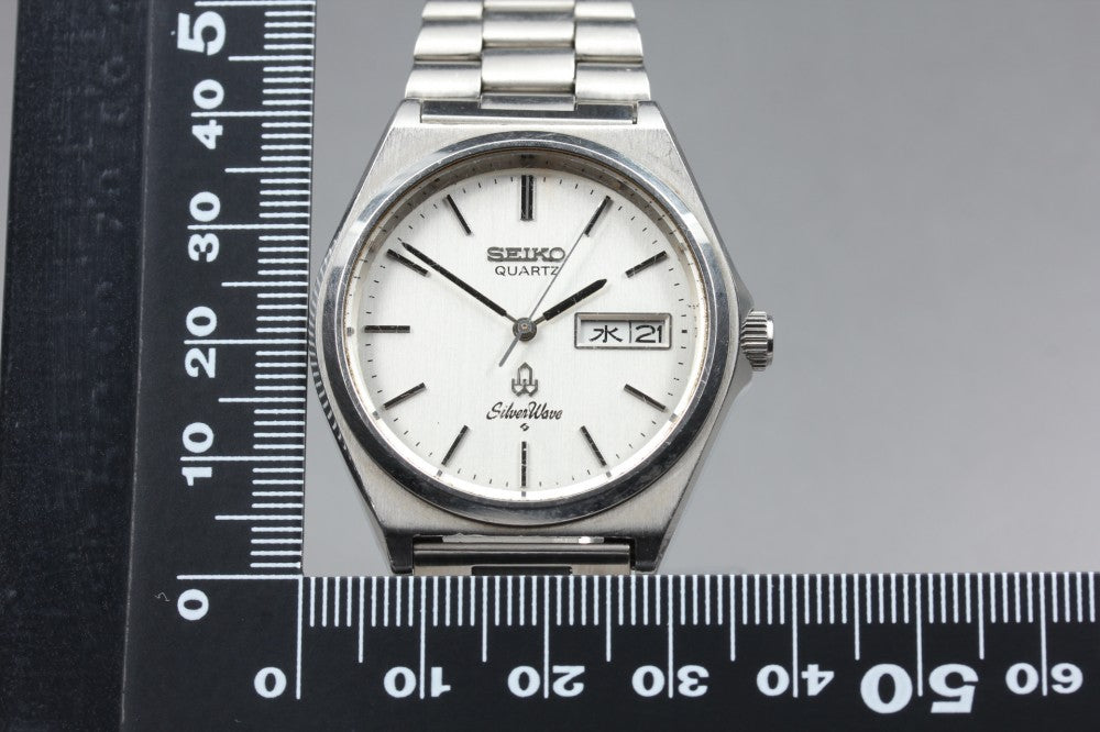 SEIKO Silver Wave 8229-8000 Silver Quartz 35.4mm Men's Watch 1982