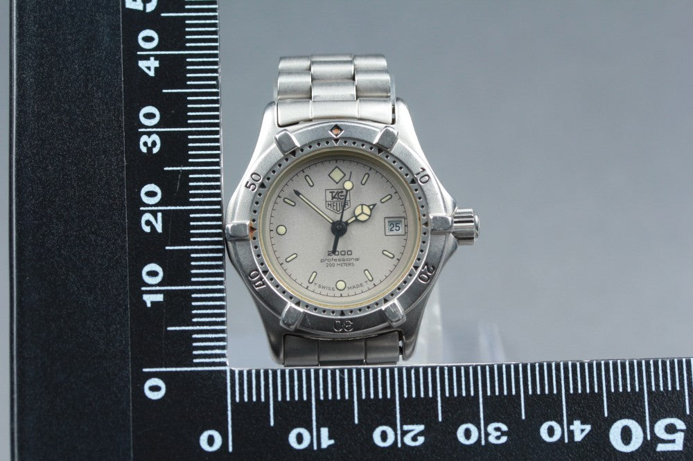 Near MINT TAG Heuer Professional 2000 962.208 Silver Quartz 28mm Ladies Watch