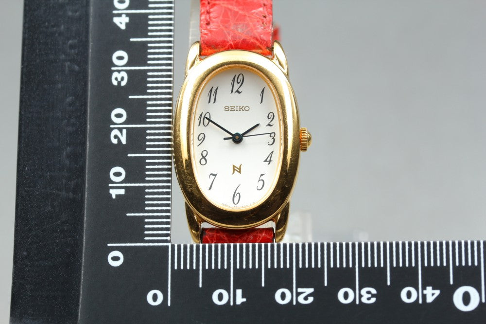 Near MINT SEIKO Noie 1F21-5B70 White Quartz 21mm Ladies Watch 1999