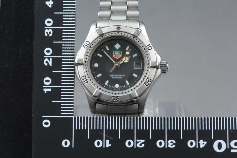 Near MINT TAG Heuer 2000 Professional 962.008F Black Quartz 27.5mm Ladies Watch