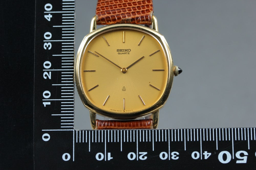 Near MINT SEIKO Dolce 5930-5280 Gold Quartz 32mm Men's Watch 1980