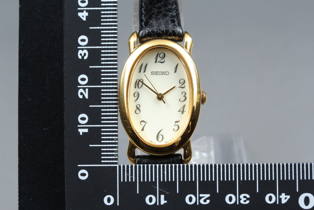 Near MINT SEIKO 1N01-0HV0 White Quartz 21mm Ladies Watch