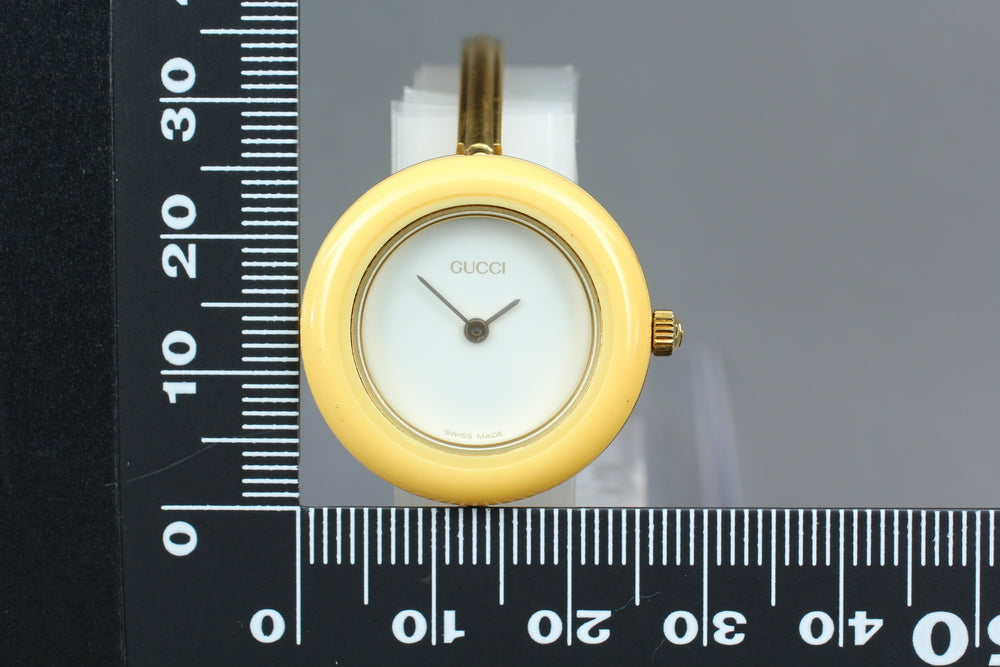 Near MINT GUCCI Change Bezel 11/12.2 White Quartz 25.8mm Ladies Watch