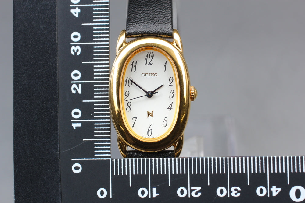 Near MINT SEIKO Neue 1F21-5B70 White Quartz 20.8mm Ladies Watch 1994
