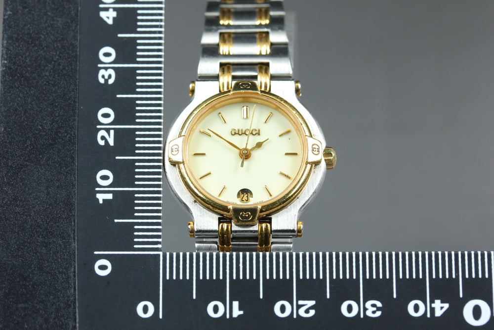 Near MINT GUCCI 9000L Gold Quartz 25mm Ladies Watch