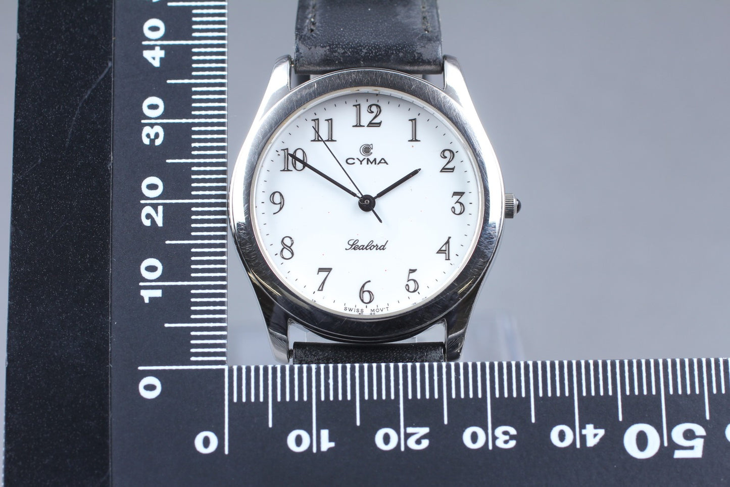 Near MINT Cyma 451 White Dial Silver Quartz 33mm Men's Watch Swiss New Battery