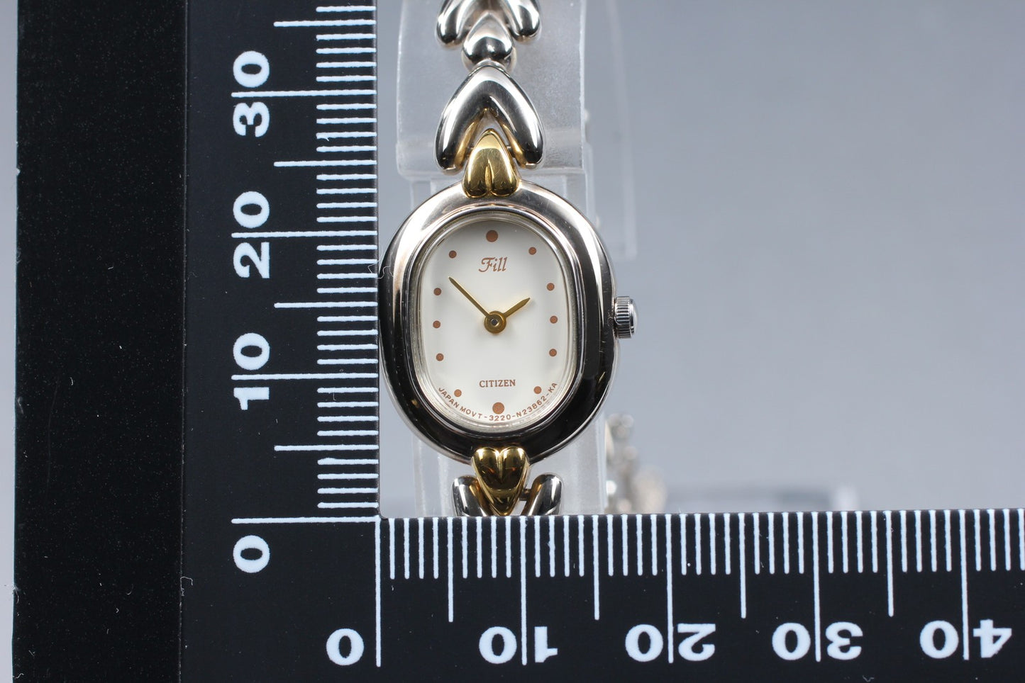 Near MINT w/ Tag Citizen Fill 3220-S40898 Silver Bracelet Quartz Ladies Watch