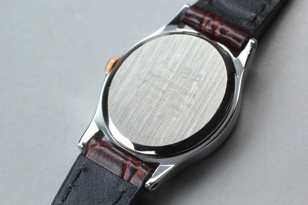 Near MINT SEIKO Aruba VX01-K989 Silver Quartz 21mm Ladies Watch