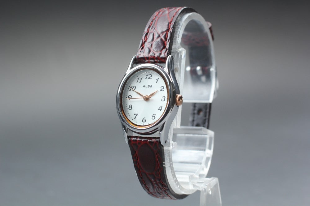 Near MINT SEIKO Aruba VX01-K989 Silver Quartz 21mm Ladies Watch