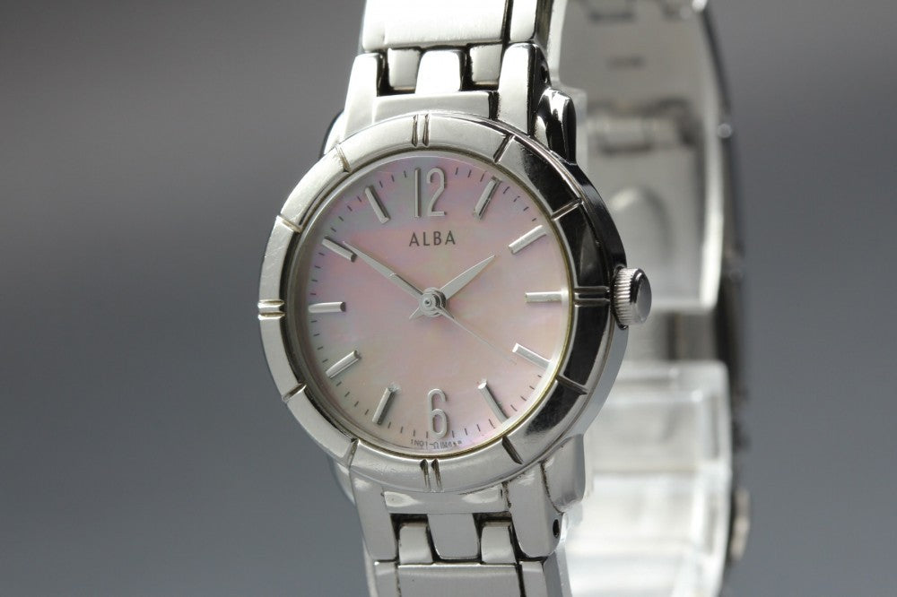 Near MINT SEIKO Alba 1N01-0EN0 Pink Mother of Pearl Quartz 23.9mm Ladies Watch