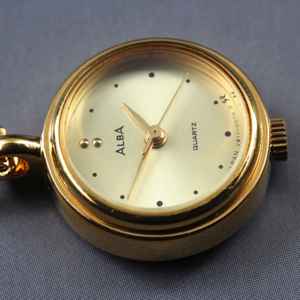 Near MINT SEIKO Aruba V811-0020 Gold Quartz 18.4mm Ladies Pocket Watch