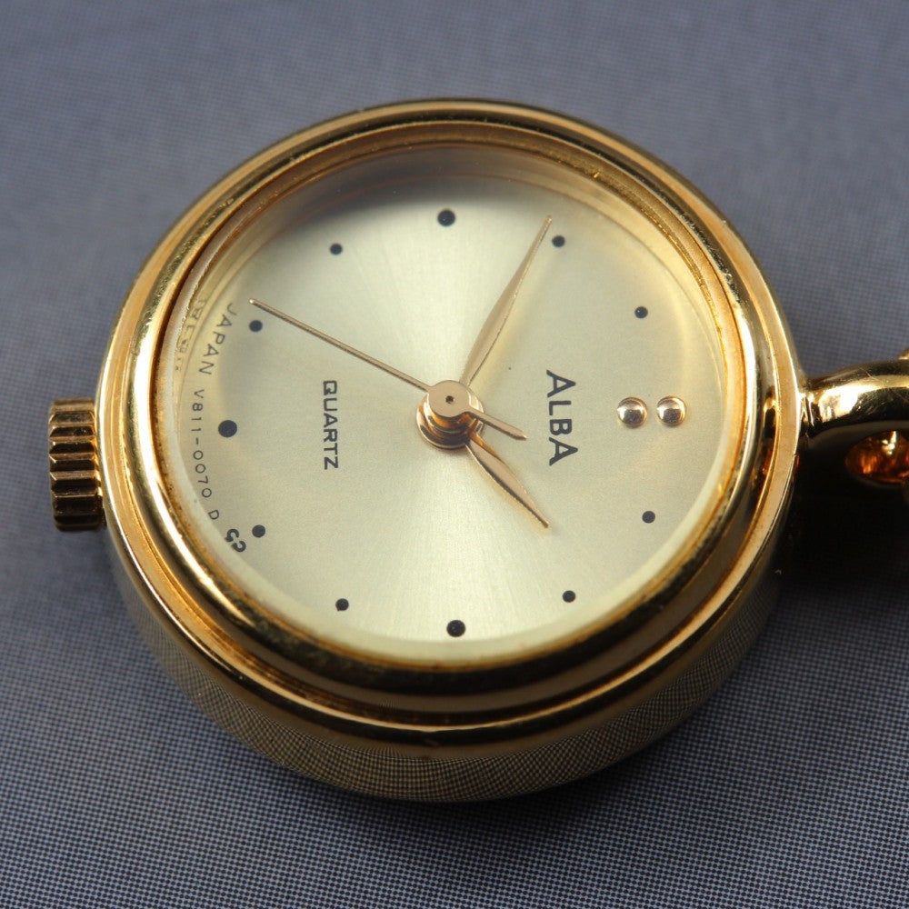 Near MINT SEIKO Aruba V811-0020 Gold Quartz 18.4mm Ladies Pocket Watch