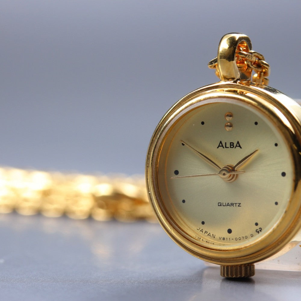 Near MINT SEIKO Aruba V811-0020 Gold Quartz 18.4mm Ladies Pocket Watch
