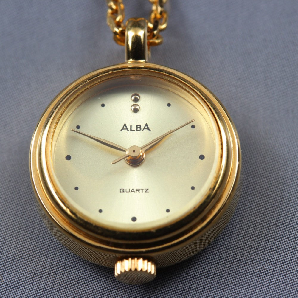 Near MINT SEIKO Aruba V811-0020 Gold Quartz 18.4mm Ladies Pocket Watch