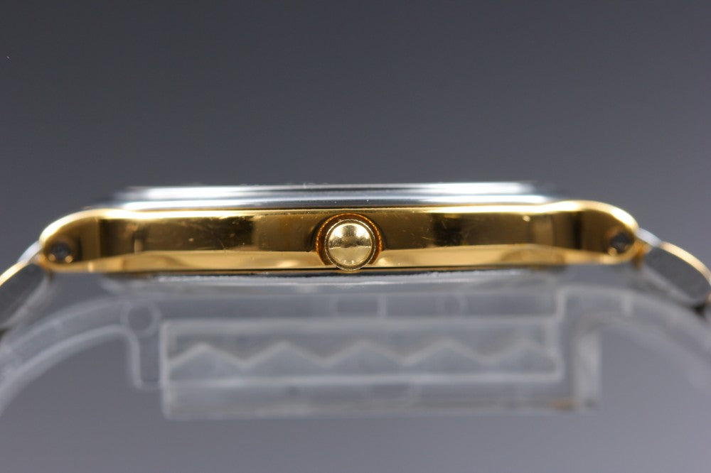 Near MINT CITIZEN Vega 6A31-L02885 Gold Quartz 31.8mm Unisex Watch 1993