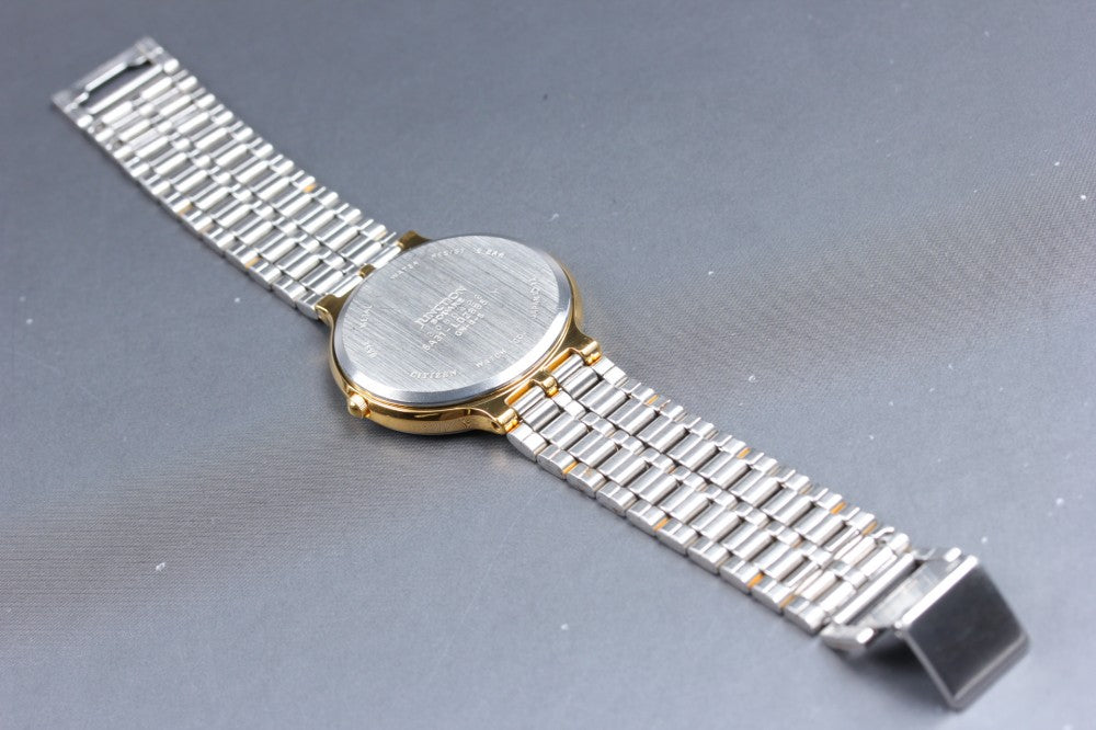 Near MINT CITIZEN Vega 6A31-L02885 Gold Quartz 31.8mm Unisex Watch 1993