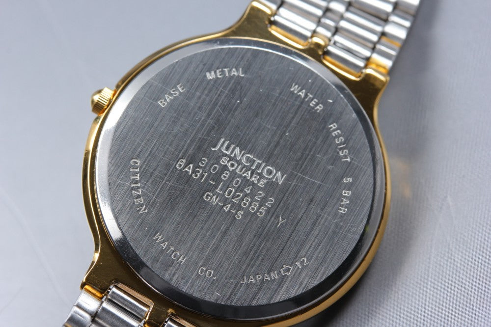 Near MINT CITIZEN Vega 6A31-L02885 Gold Quartz 31.8mm Unisex Watch 1993