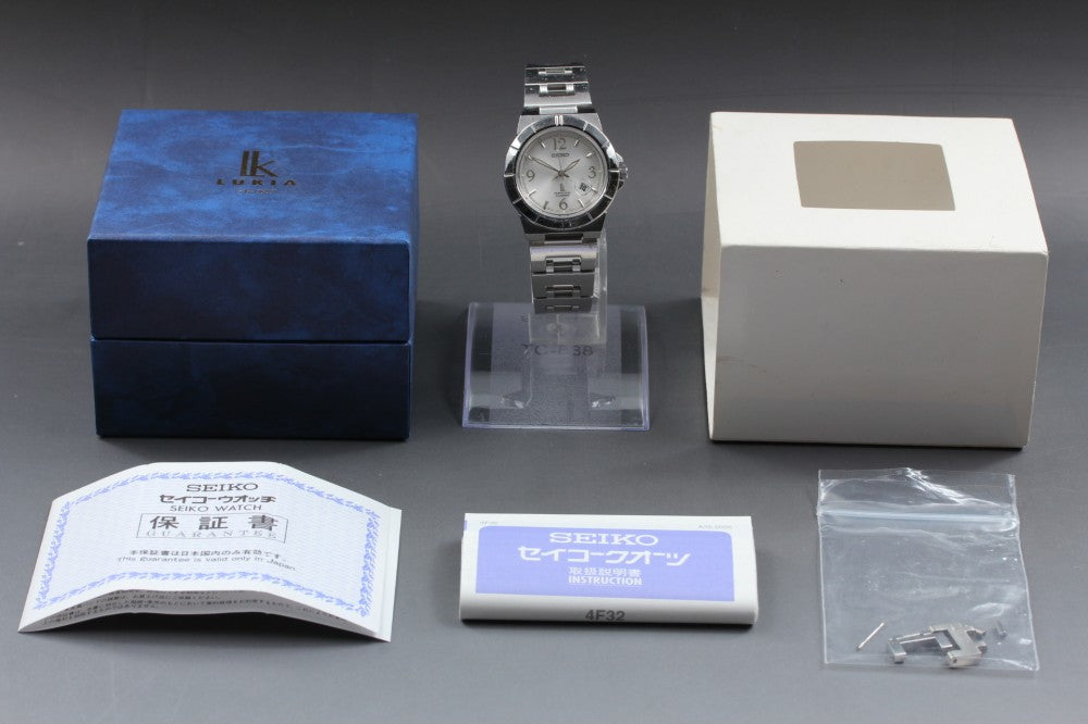Near MINT SEIKO Lukia 4F32-0130 Silver Quartz 30mm Ladies Watch