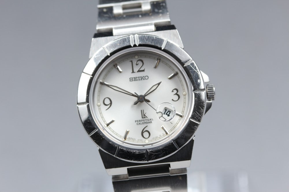 Near MINT SEIKO Lukia 4F32-0130 Silver Quartz 30mm Ladies Watch