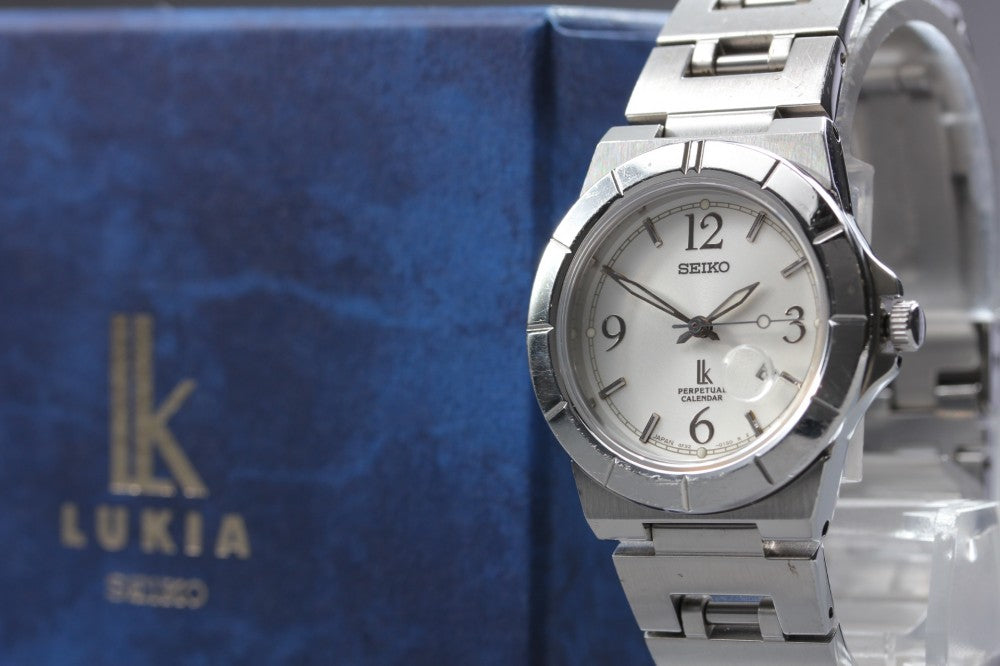 Near MINT SEIKO Lukia 4F32-0130 Silver Quartz 30mm Ladies Watch