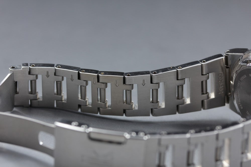 Near MINT SEIKO Lukia 4F32-0130 Silver Quartz 30mm Ladies Watch
