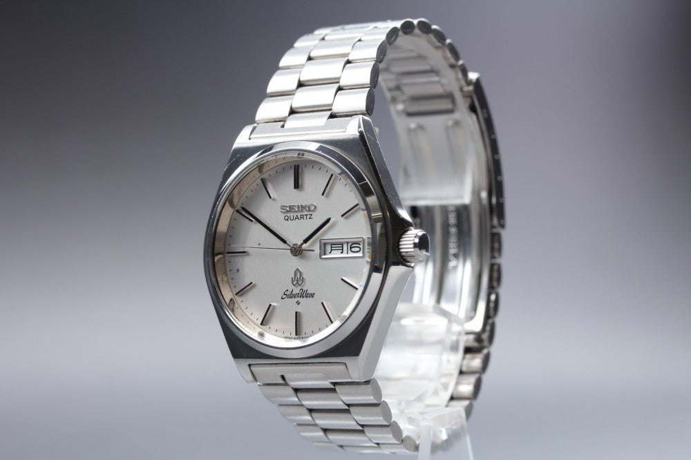 SEIKO SilverWave 8229-8000 Silver Quartz 33.5mm Men's Watch 1982