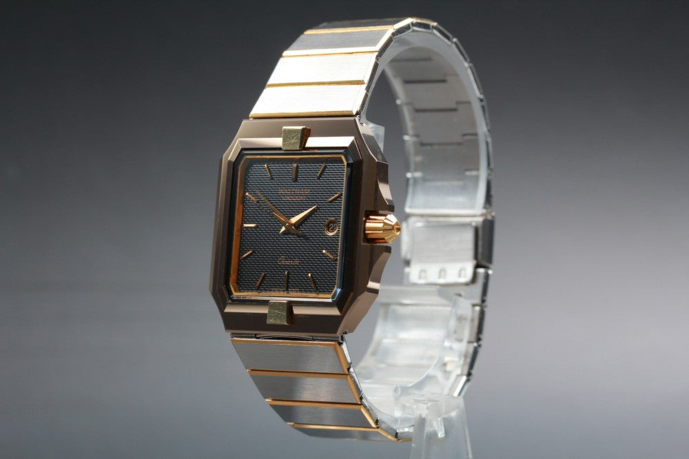 Near MINT Waltham Vacuum Quartz Black Quartz 29mm Unisex Watch