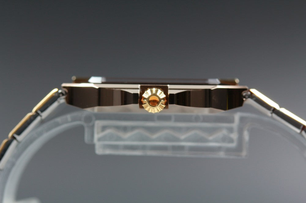 Near MINT Waltham Vacuum Quartz Black Quartz 29mm Unisex Watch