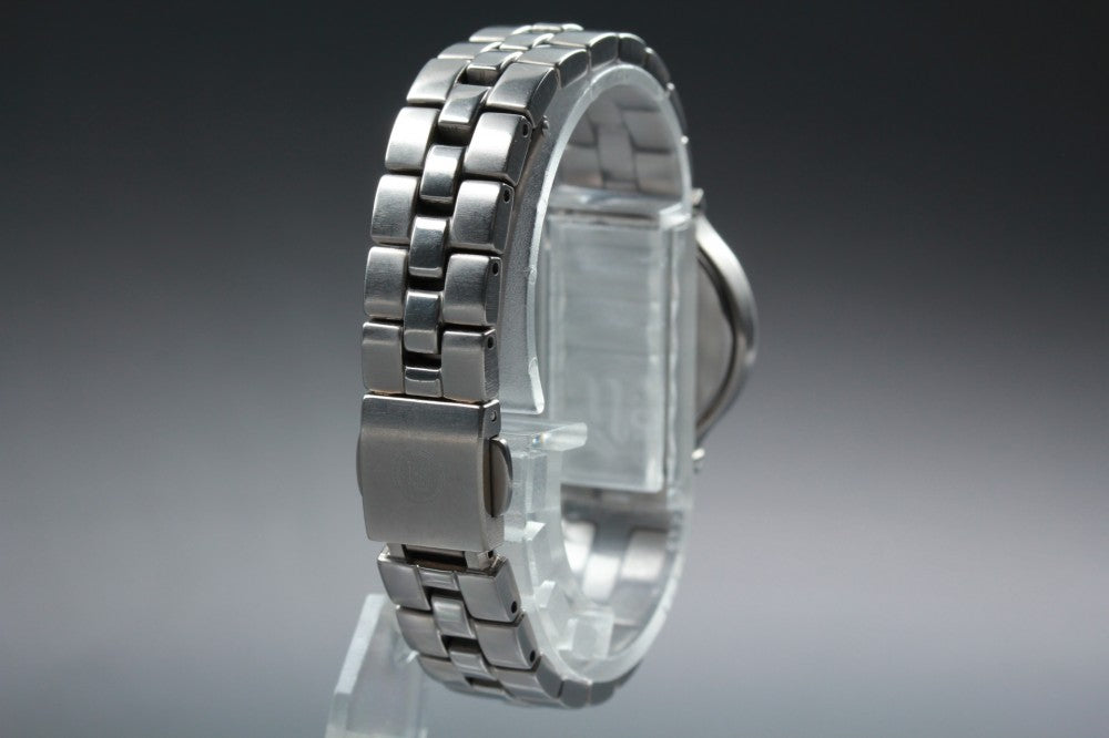 Near MINT CITIZEN Exceed 3330-C80142 Silver Quartz 23.5mm Ladies Watch