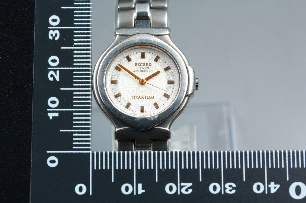 Near MINT CITIZEN Exceed 3330-C80142 Silver Quartz 23.5mm Ladies Watch