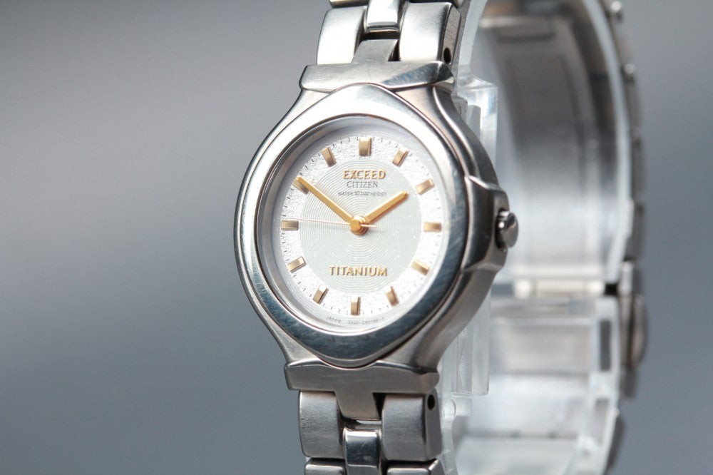 Near MINT CITIZEN Exceed 3330-C80142 Silver Quartz 23.5mm Ladies Watch