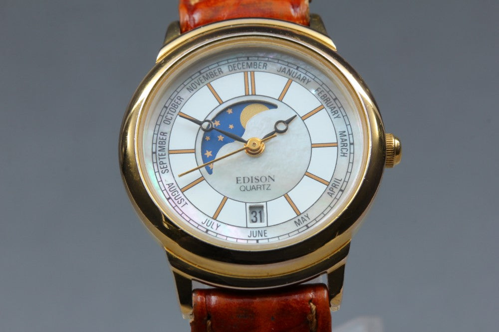 Near MINT CITIZEN Edison Mother of Pearl Quartz 26.2mm Ladies Watch