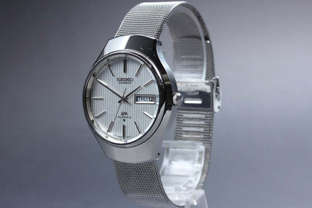 Near MINT SEIKO Lord Matic 5606-8120 Silver Auto 36mm Men's Watch 1976