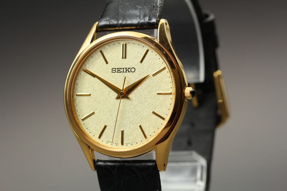 Near MINT SEIKO Dolce 8J41-0AJ0 Gold Quartz 33mm Men's Watch
