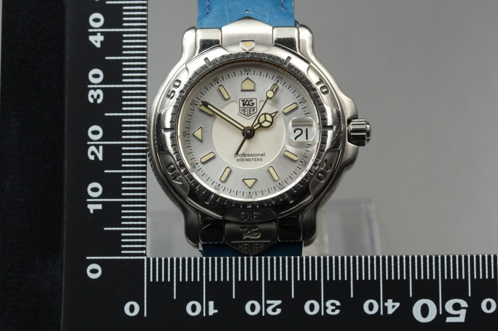 Near MINT TAG Heuer Professional 6000 WH1213-K1 Silver Quartz 36.5mm Men's Watch