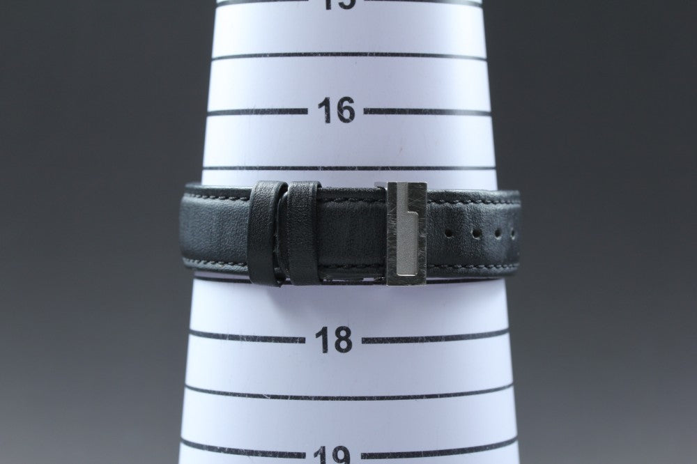 Near MINT GUCCI 5200L Quartz 27mm Ladies Watch