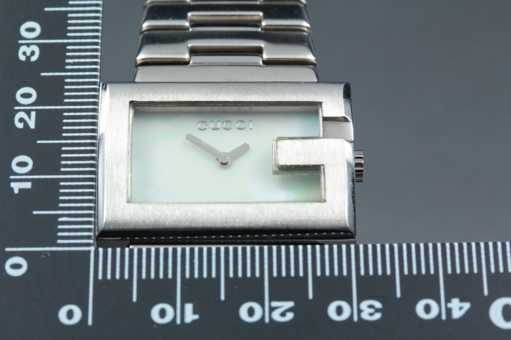Near MINT GUCCI 100L Mother of Pearl Quartz 30.6mm Ladies Watch