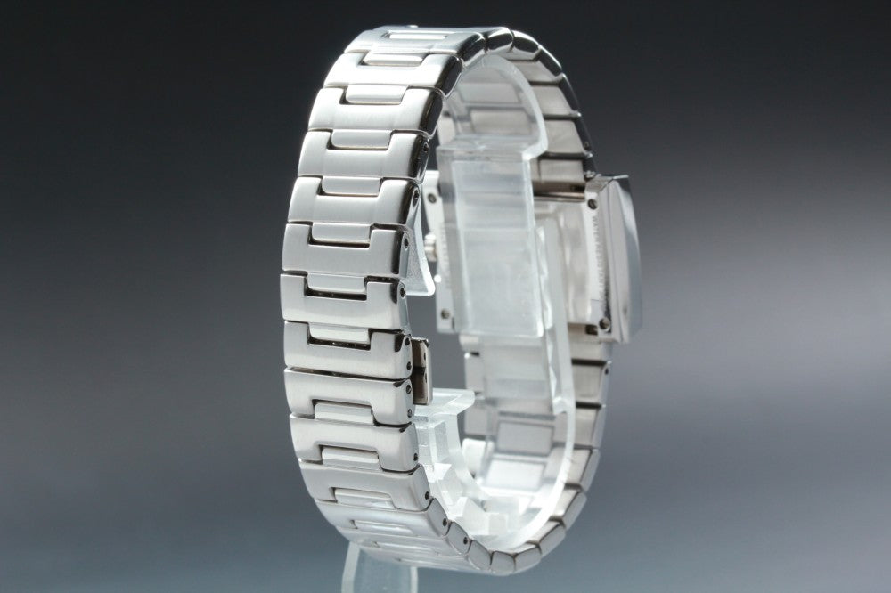 Near MINT GUCCI 100L Mother of Pearl Quartz 30.6mm Ladies Watch
