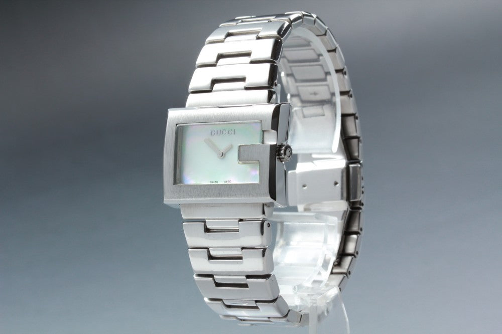 Near MINT GUCCI 100L Mother of Pearl Quartz 30.6mm Ladies Watch