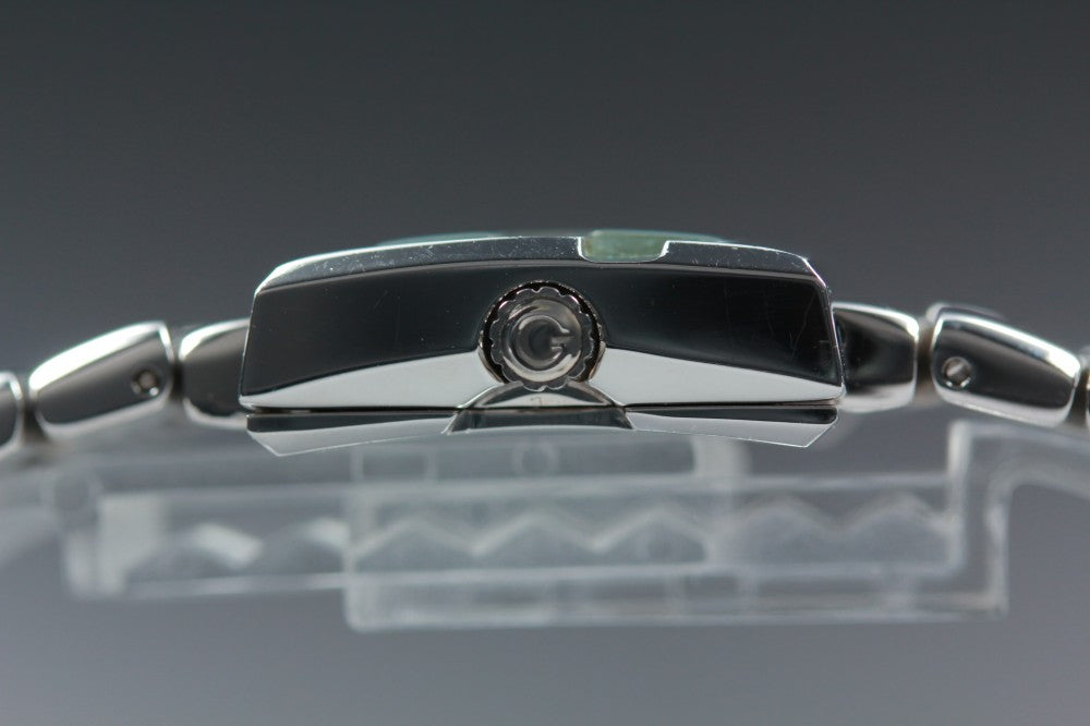 Near MINT GUCCI 100L Mother of Pearl Quartz 30.6mm Ladies Watch