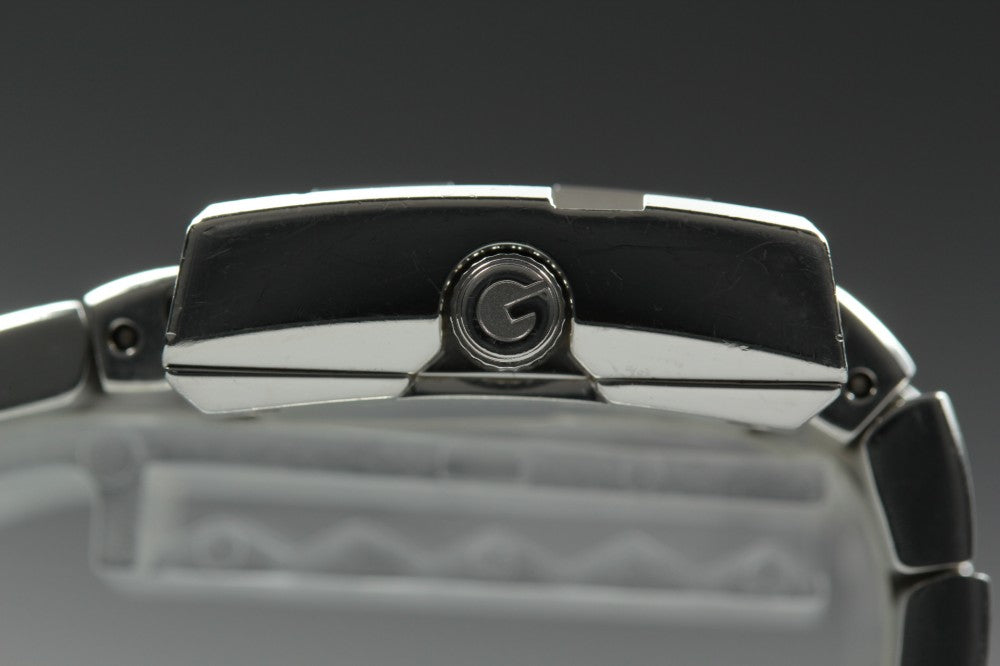 GUCCI 100L Silver Quartz 30.6mm Ladies Watch