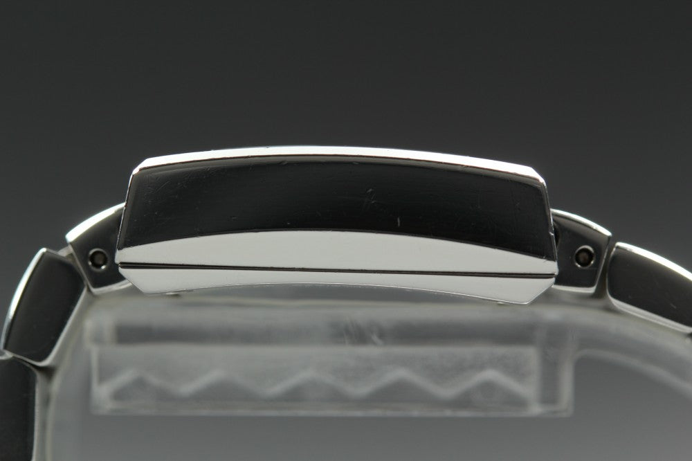 GUCCI 100L Silver Quartz 30.6mm Ladies Watch