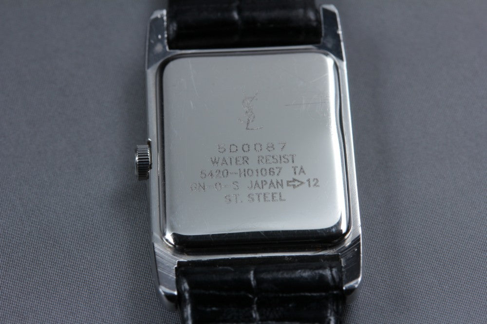 Near MINT YVES SAINT LAURENT 5420-H01067 White Quartz 17.4mm Ladies Watch
