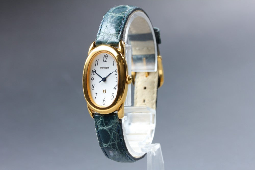 Near MINT SEIKO Neue 1F21-5B70 White Quartz 21mm Ladies Watch