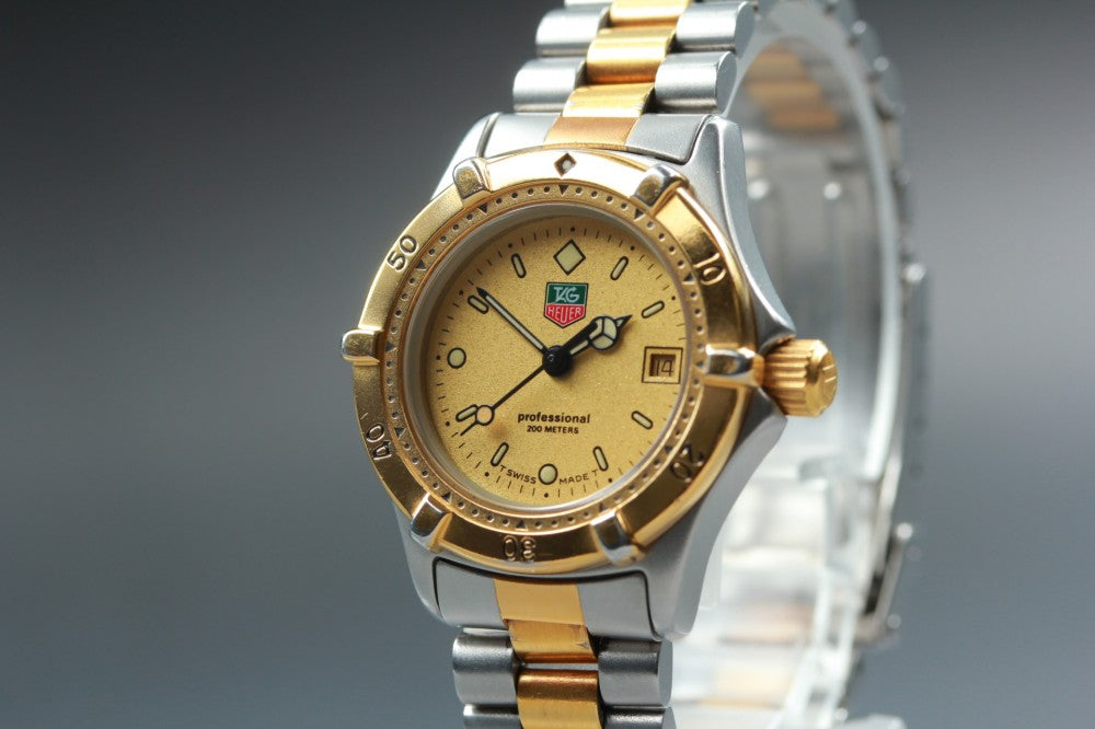 Near MINT TAG Heuer 2000 Series 964.008-2 Gold Quartz 27mm Ladies Watch