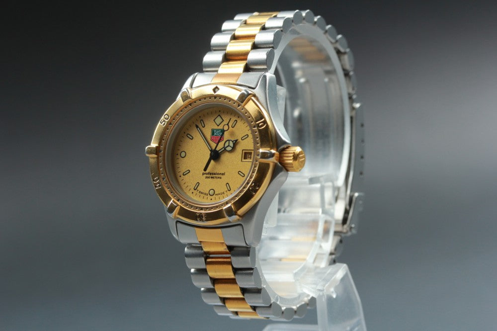 Near MINT TAG Heuer 2000 Series 964.008-2 Gold Quartz 27mm Ladies Watch